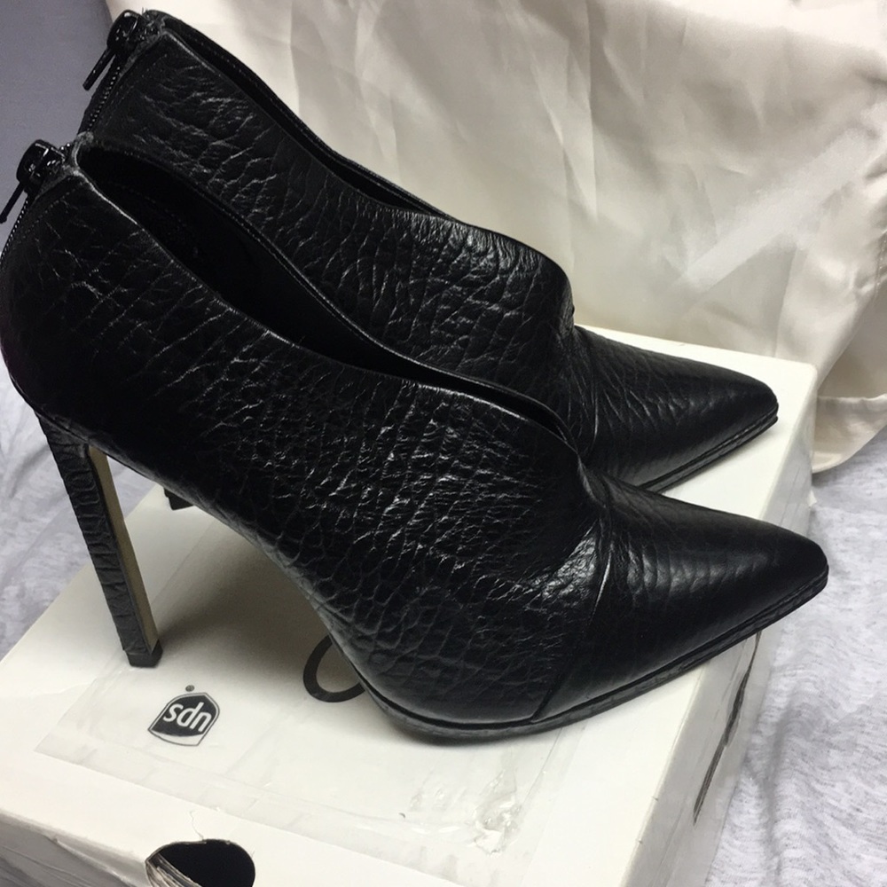 Vampy Aldo booties